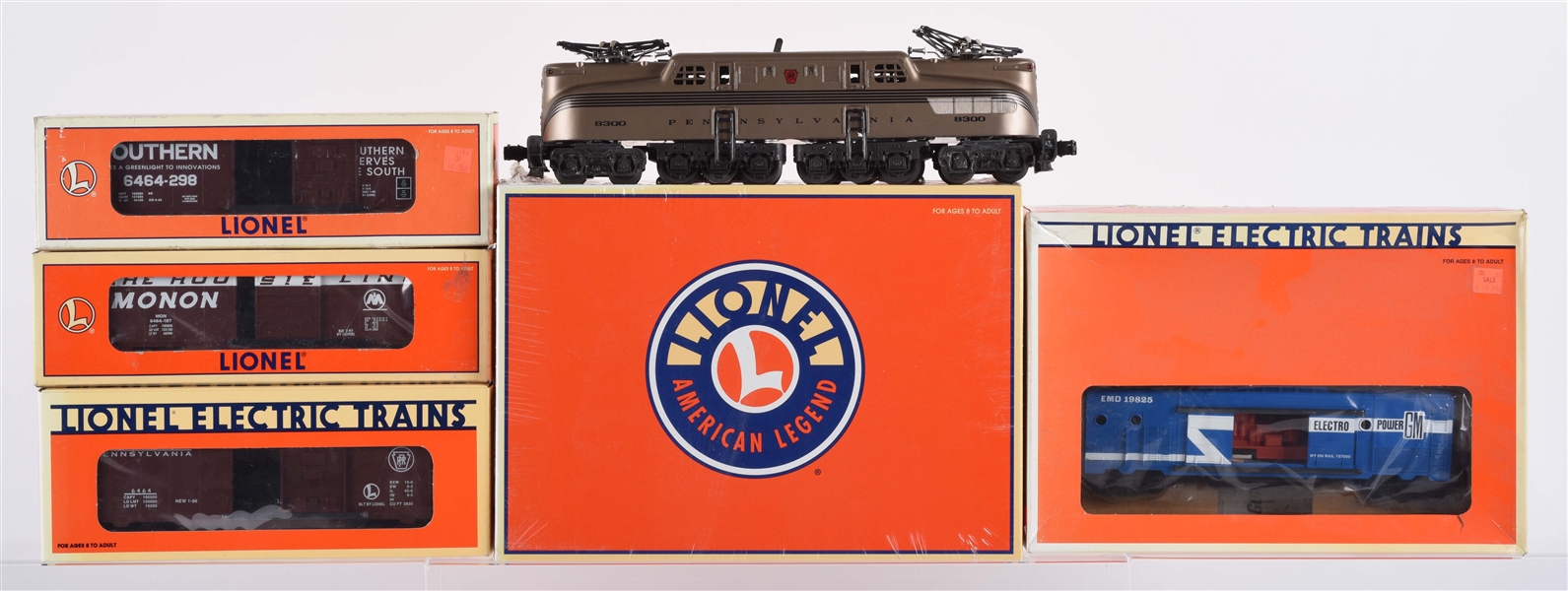 LOT OF 6: LIONEL LOCOMOTIVE AND FREIGHT CARS. 