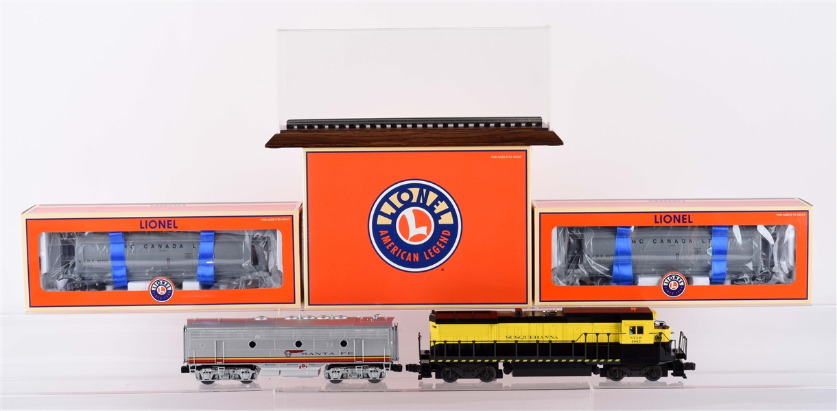 LOT OF 5: LIONEL TRAINS IN BOXES. 