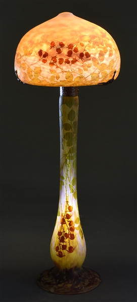 DAUM CAMEO TABLE LAMP.