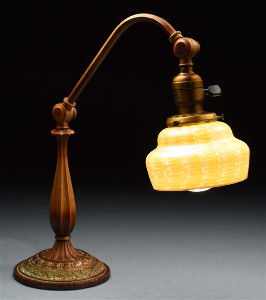 QUEZAL DESK LAMP.