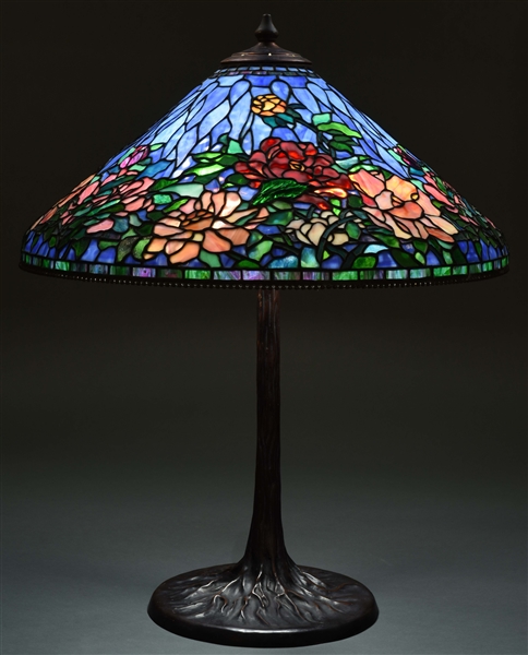 CONTEMPORARY LEADED GLASS TABLE LAMP.