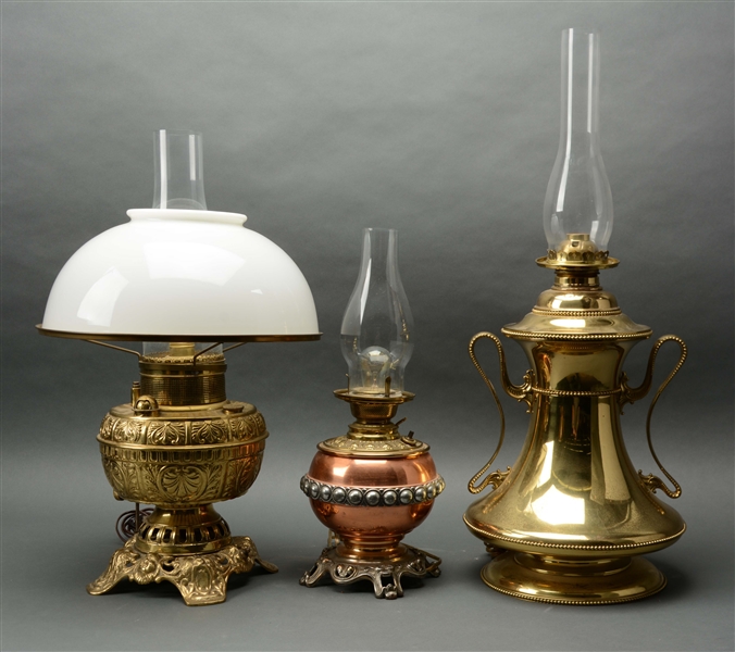 LOT OF 3: VICTORIAN BRASS TABLE LAMPS.