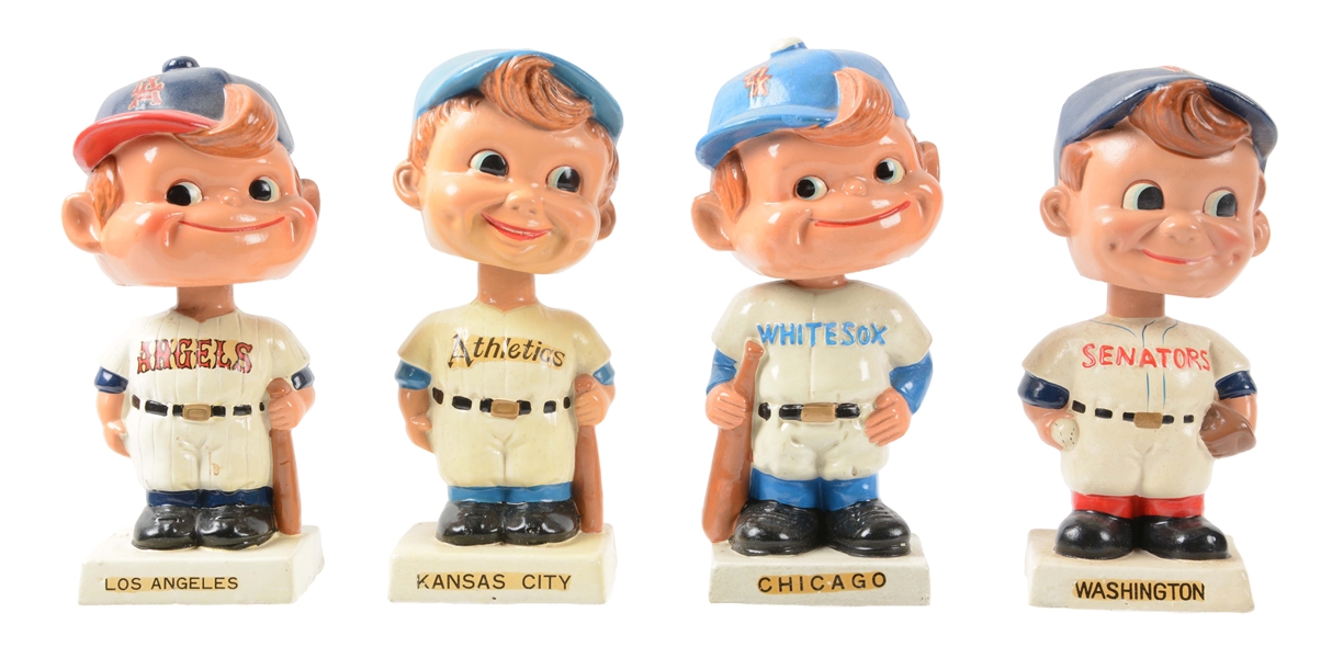 LOT OF 4: 1962 WHITE BASE COMPOSITION BOY FACE BASEBALL NODDERS, ONE WITH BOX.  