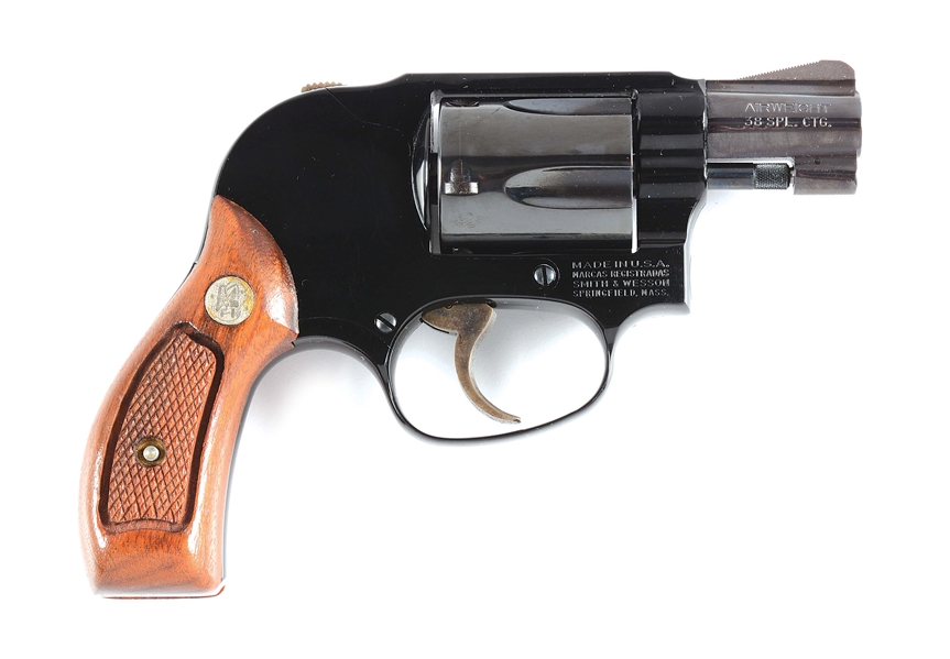 (M) SMITH & WESSON MODEL 38 AIRWEIGHT DOUBLE ACTION SNUB NOSE REVOLVER.