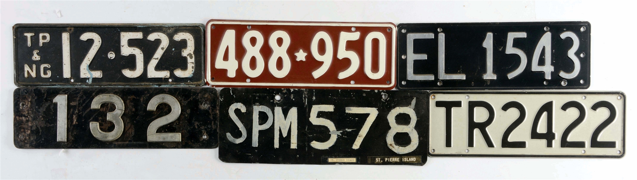 LOT OF 15: MISCELLANEOUS ISLAND LICENSE PLATES.