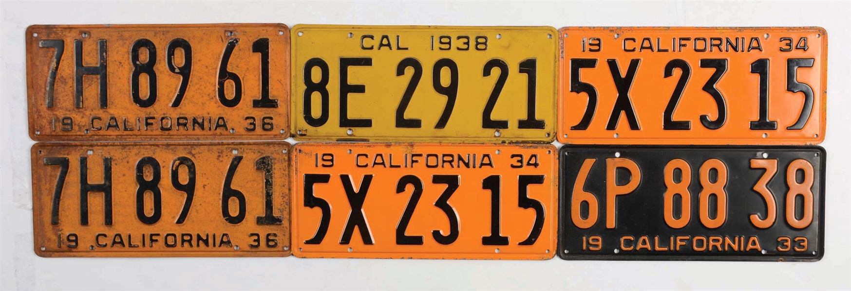 LOT OF 22: 11 PAIRS OF CALIFORNIA LICENSE PLATES FROM 1920-1939.
