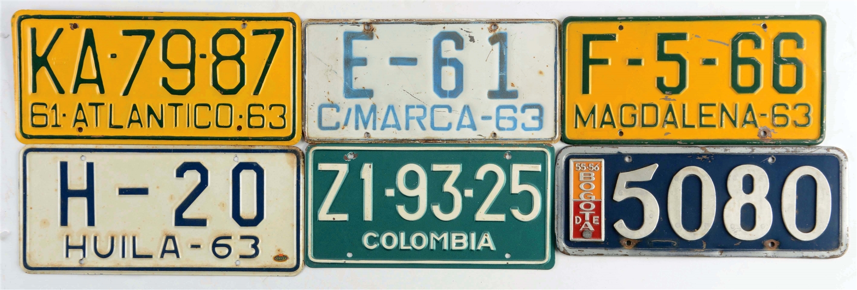 LOT OF 11: COLOMBIA LICENSE PLATES.