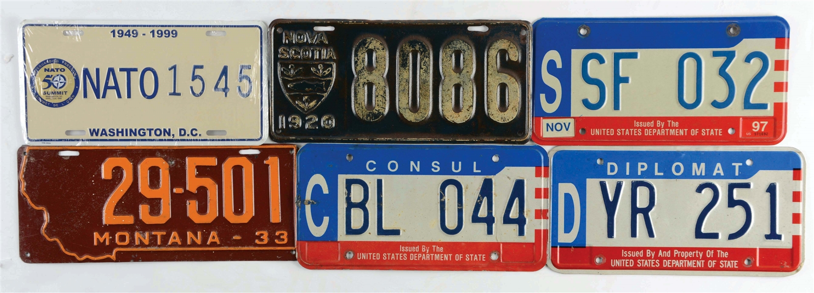 LOT OF 33: MISCELLANEOUS LICENSE PLATES.