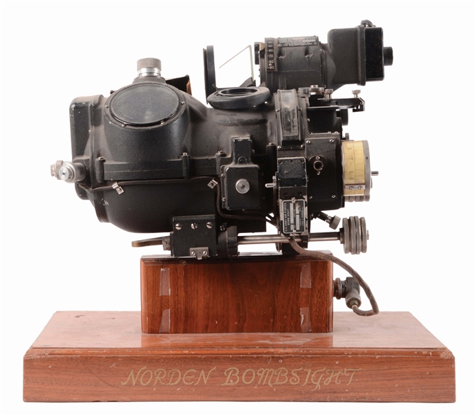 HISTORICALLY SIGNIFICANT WWII NORDEN BOMBSIGHT.