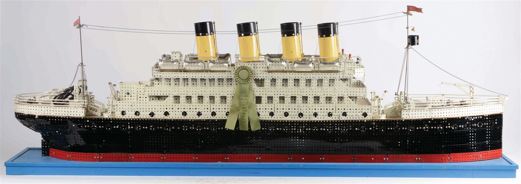 ERECTOR RMS TITANIC 1/73 SCALE MODEL.