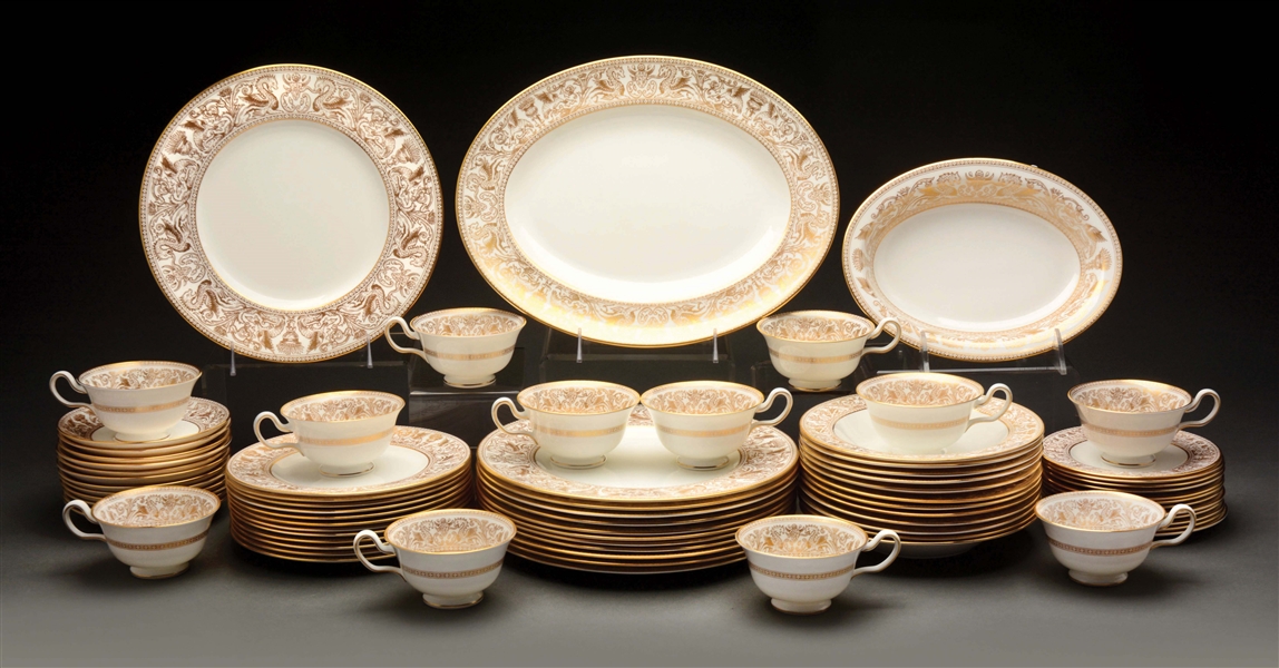 WEDGWOOD DINNER SERVICE FOR 12 IN "GOLD FLORENTINE" PATTERN.