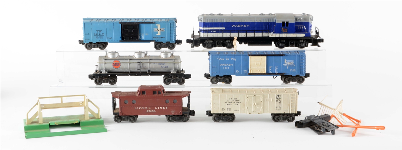 LOT OF 7: LIONEL TRAINS IN BOXES. 