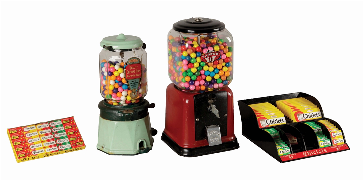 LOT OF 4: 1¢ GUMBALL VENDING MACHINES AND CHICLET STORE DISPLAYS.