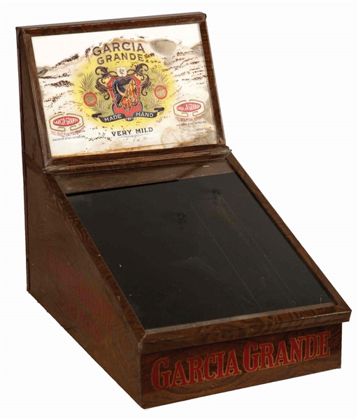 GARCIA GRANDE CIGAR DISPLAY CASE. 