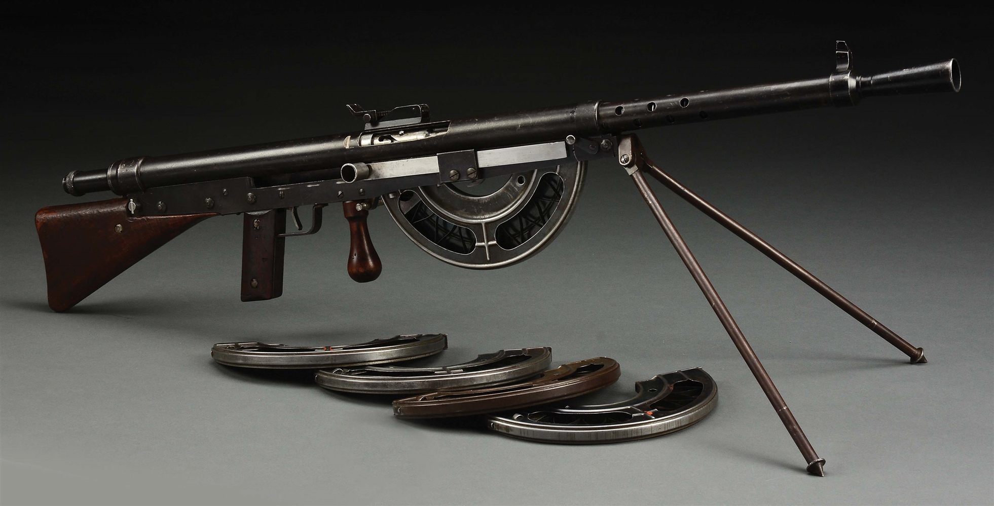 (N) FINE CONDITION SPECIMEN OF HISTORIC WORLD WAR I FRENCH CHAUCHAT MODEL 1915 MACHINE GUN (CURIO AND RELIC).