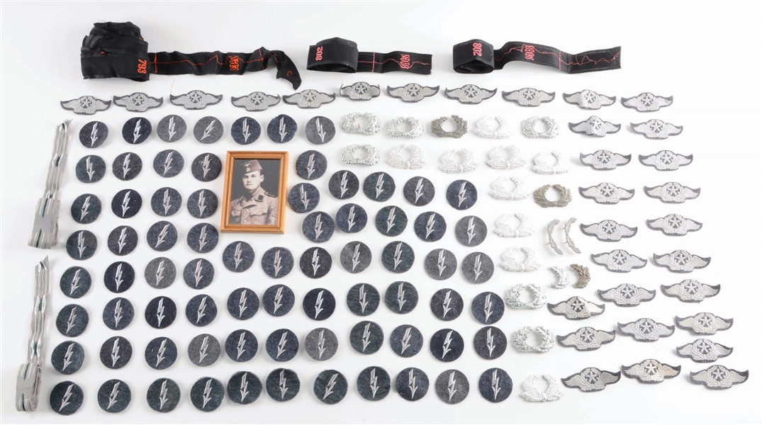 LOT OF 137: VARIOUS THIRD REICH CLOTH AND METAL INSIGNIA. 