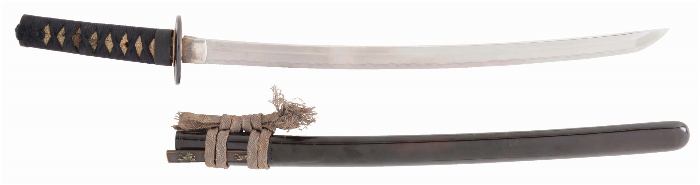 A WELL MOUNTED SHINTO WAKIZASHI, 17 - 15/16" BLADE, WITH TWO CHARACTER SIGNATURE. 