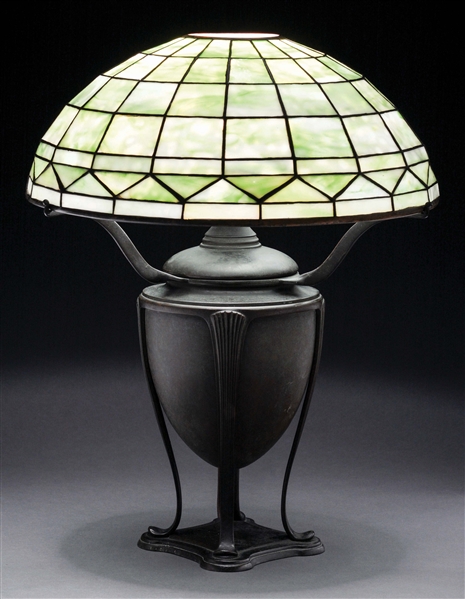 TIFFANY STUDIOS COLONIAL TABLE LAMP.