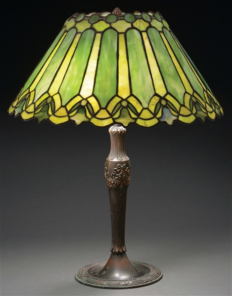 DUFFNER AND KIMBERLY LEADED GLASS TABLE LAMP.