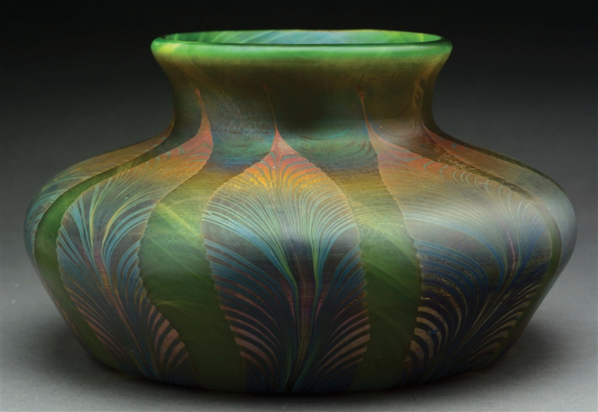 LARGE TIFFANY FAVRILE PULLED FEATHER VASE. 