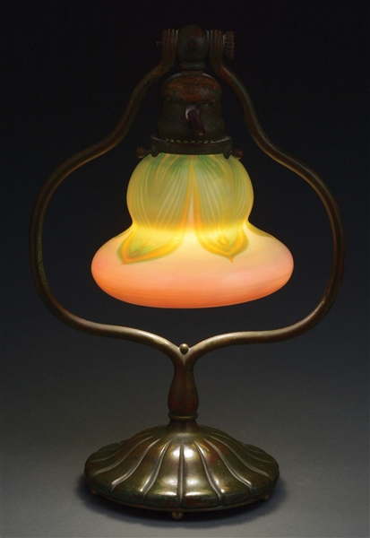 TIFFANY STUDIOS DESK LAMP WITH PULLED-FEATHER SHADE.
