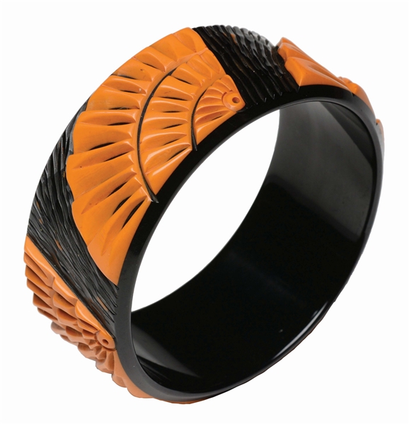 CARVED BAKELITE BRACELET.