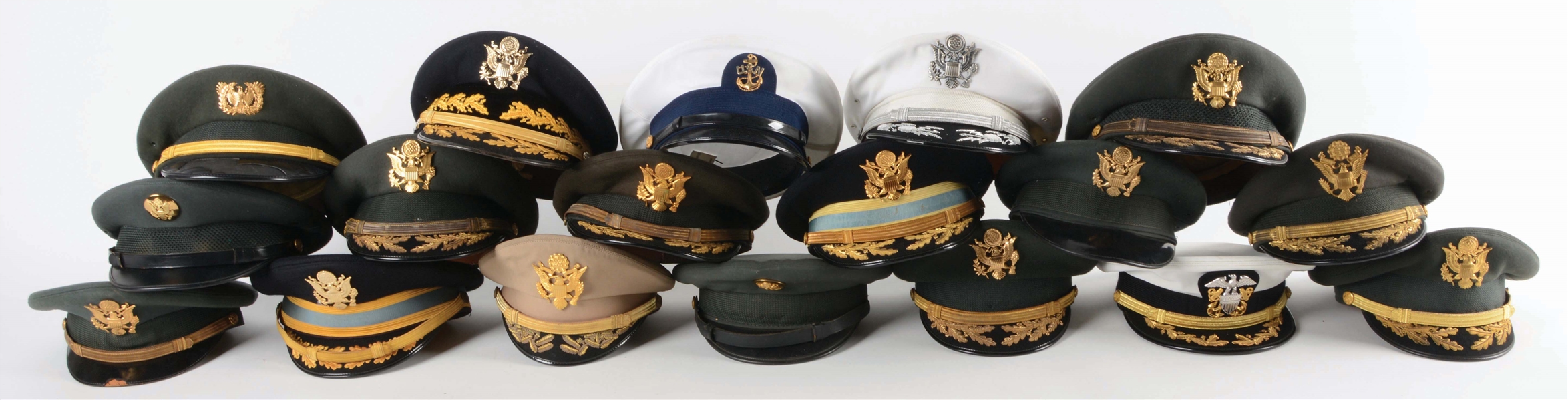 LARGE LOT OF ASSORTED US MILITARY CAPS. 
