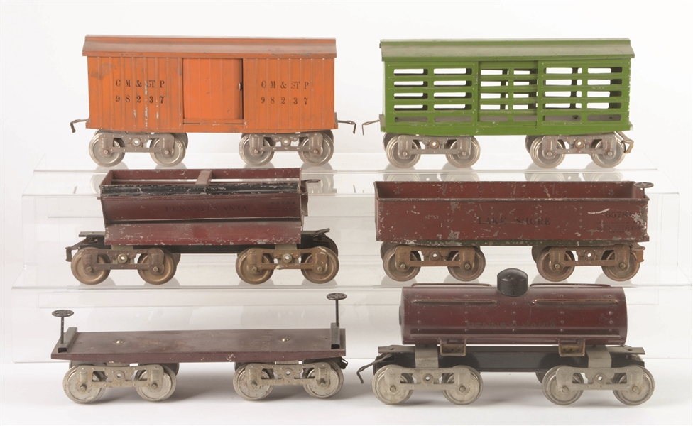 LIONEL 10-SERIES FREIGHT CARS.