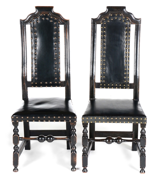A PAIR OF WILLIAM AND MARY SIDE CHAIRS. BOSTON, MASSACHUSETTS. MAPLE, OAK. CIRCA 1720.