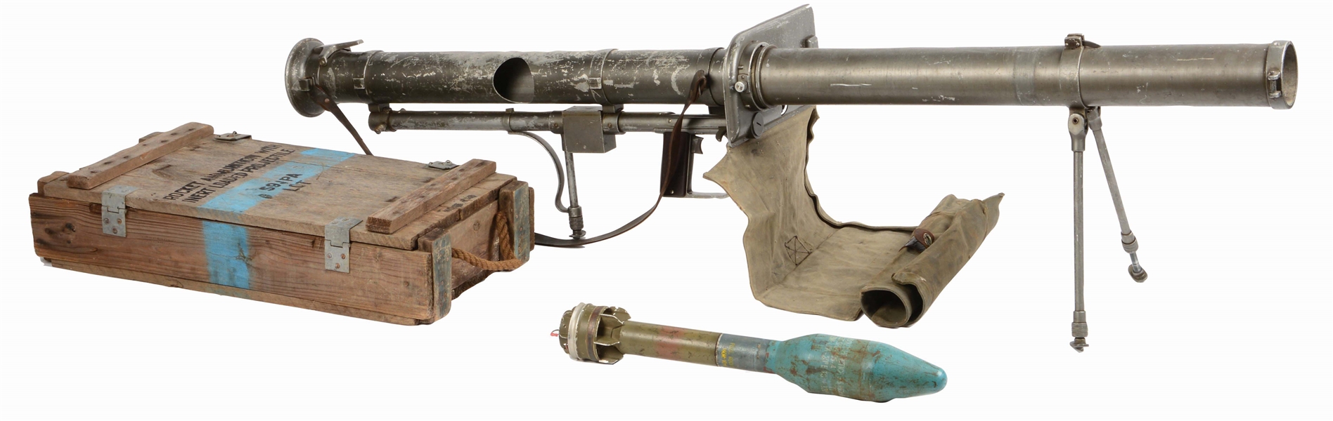M65 BAZOOKA WITH CARRY CRATE AND INERT ROCKET.