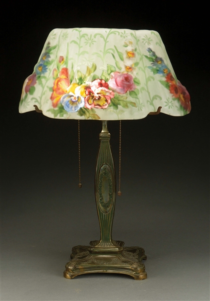 PAIRPOINT PUFFY FLORAL GARLAND TABLE LAMP.