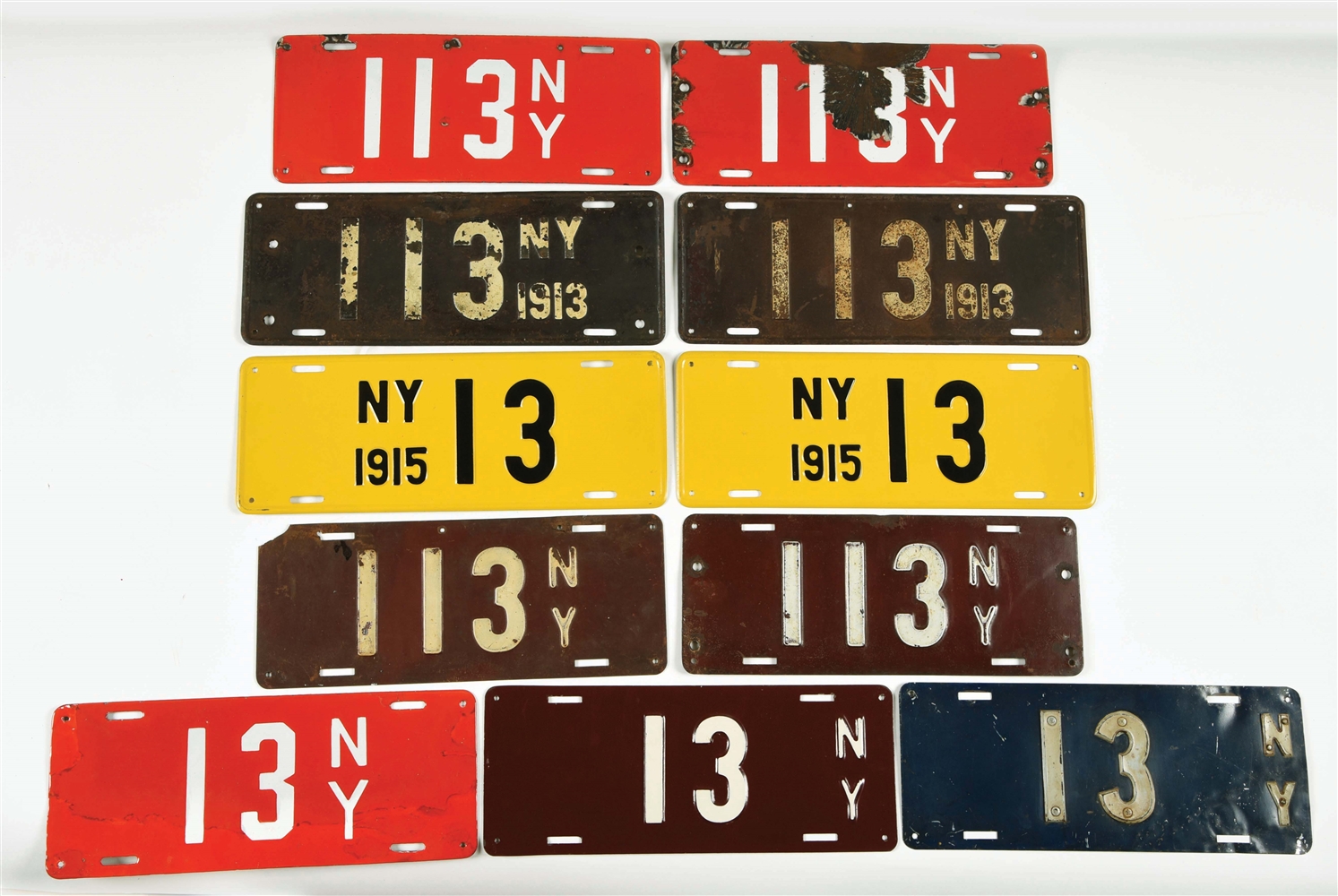 GROUP OF EARLY NEW YORK LICENSE PLATES.