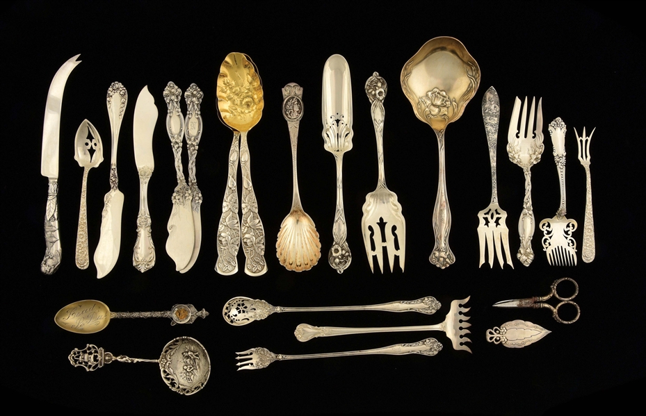 A GROUP OF AMERICAN STERLING SMALL SERVING PIECES.