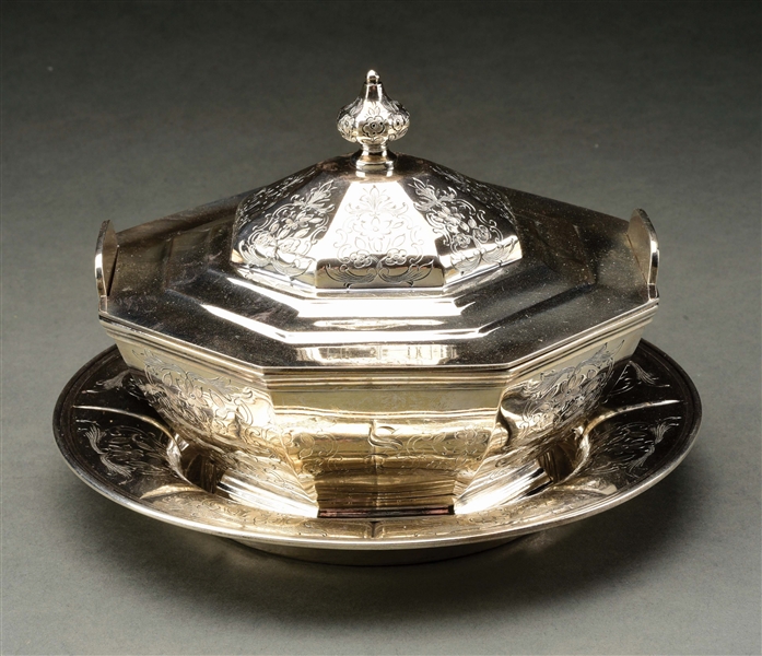 AN AMERICAN COVERED DISH OR SAUCE TUREEN.