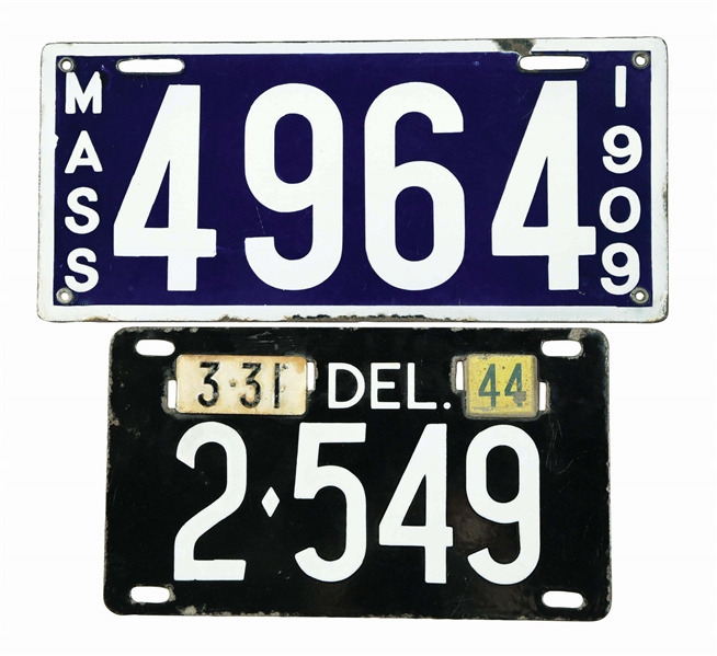 LOT OF TWO: PORCELAIN DELAWARE & 1909 MASSACHUSETTS AUTOMOTIVE LICENSE PLATES.