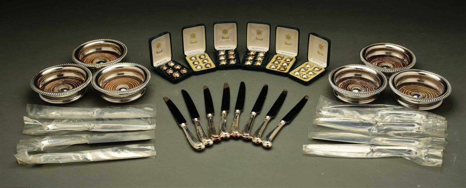 A GROUP OF 16 ENGLISH SILVER HANDLED KNIVES.