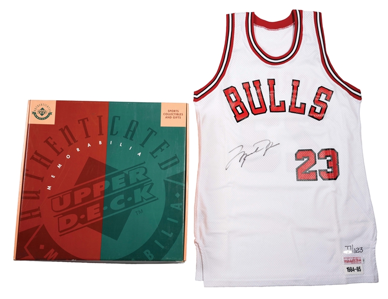 MICHAEL JORDAN NO. 23 MITCHELL & NESS CHICAGO BULLS JERSEY.