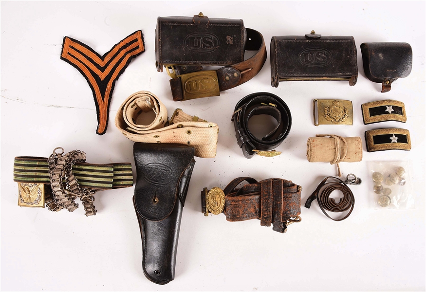 LOT OF MISCELLANEOUS AMERICAN MILITARY BELTS AND INSIGNIA. 