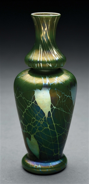 AURENE ART GLASS VASE WITH HEARTS AND VINES. 