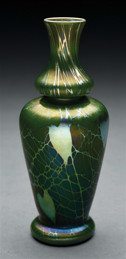 AURENE ART GLASS VASE WITH HEARTS AND VINES. 