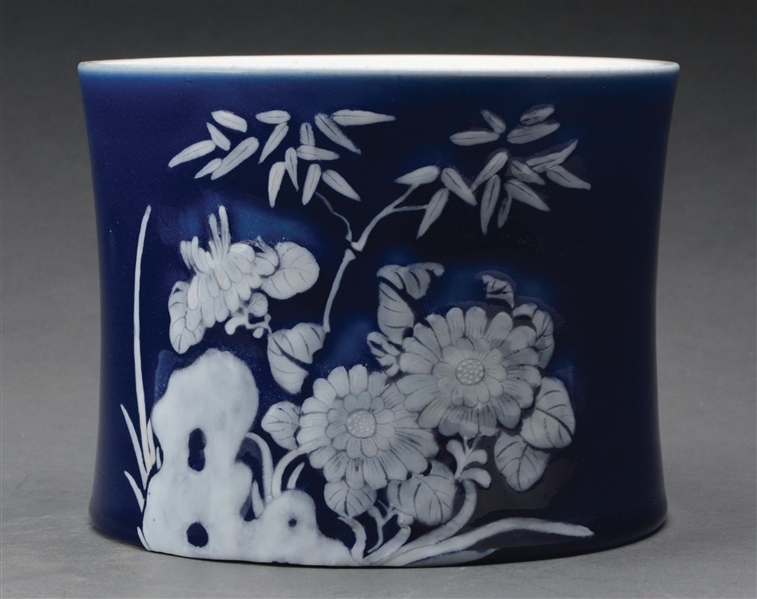 LARGE CHINESE INDIGO BLUE BRUSH POT WITH FLORAL AND BUTTERFLY DECORATION.