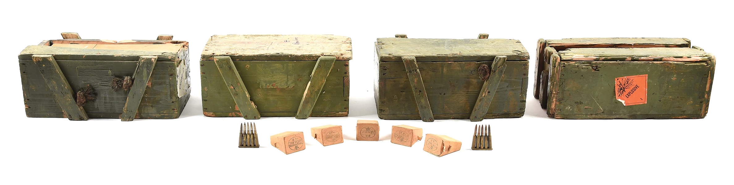 ORIGINAL JAPANESE WWII 7.7 MM AND 6.5 MM MACHINE GUN AMMUNITION ON BRASS HOTCHKISS TYPE FEED STRIPS AND 5 BOXES 6.5 MM ON RIFLE CLIPS.