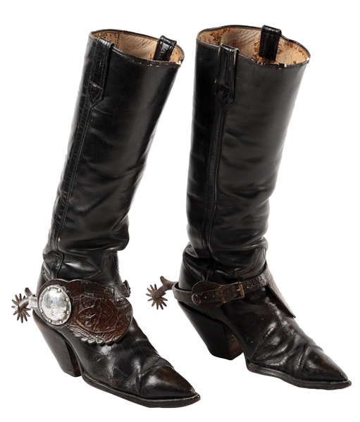 EARLY MENS COWBOY BOOTS WITH SPURS. 