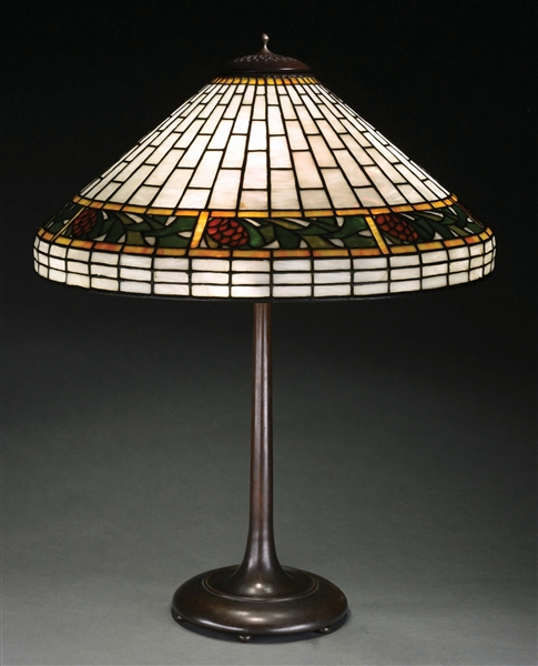 BIGELOW AND KENNARD LEADED GLASS TABLE LAMP.