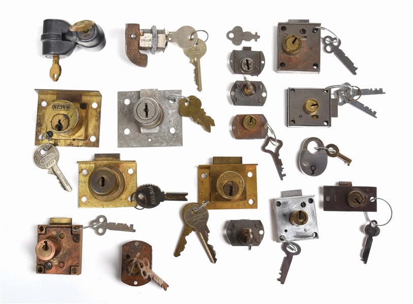 LOT OF ASSORTED COIN-OPERATED MACHINE LOCKS.