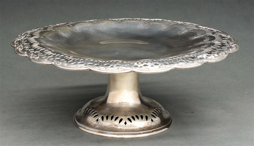 A TIFFANY STERLING CAKE STAND. 