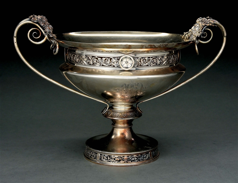 AN AMERICAN STERLING FRUIT BOWL.