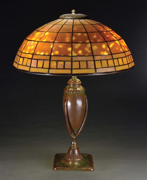 COLONIAL TABLE LAMP.