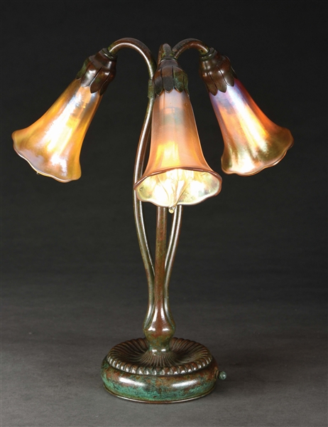 TIFFANY STUDIOS LILY DESK LAMP.