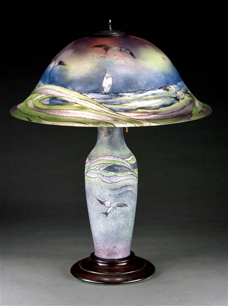 PAIRPOINT REVERSE PAINTED SEAGULL LAMP.